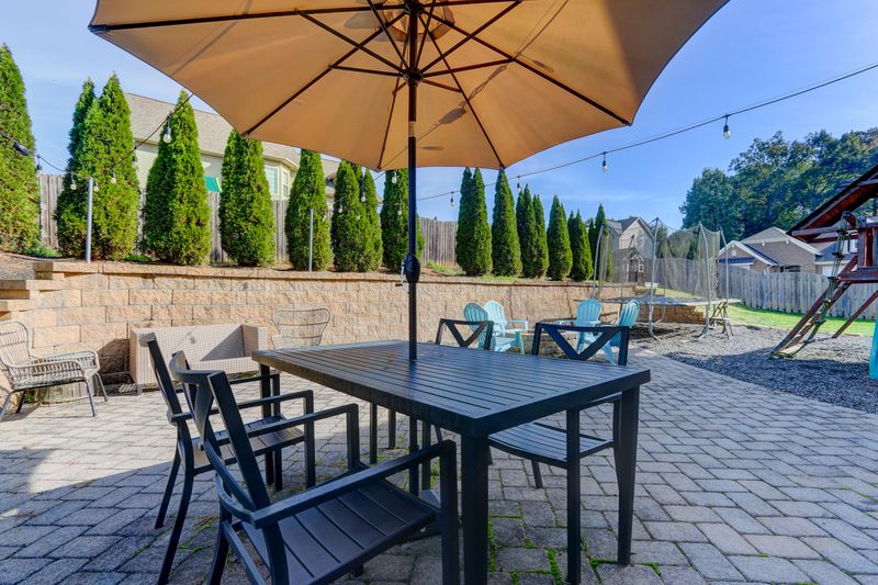 825 Clover Fields Ln, Knoxville, TN 37932