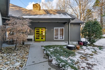 825 Deep Cove Ln, Lenoir City, TN 37772
