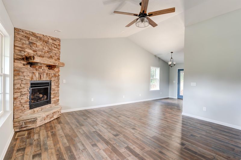 825 Little Valley Rd, Loudon, TN 37774