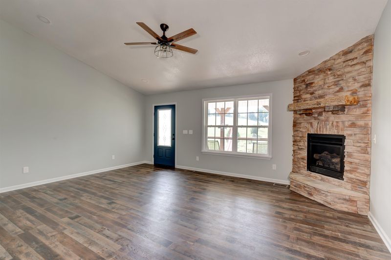 825 Little Valley Rd, Loudon, TN 37774