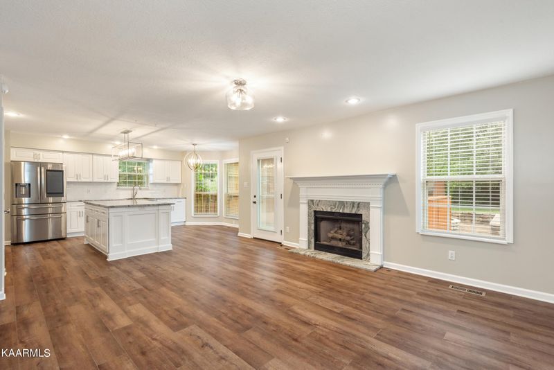 825 Paxton Dr, Knoxville, TN 37918