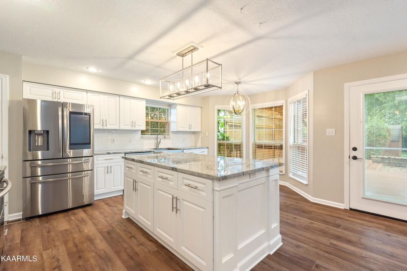 825 Paxton Dr, Knoxville, TN 37918