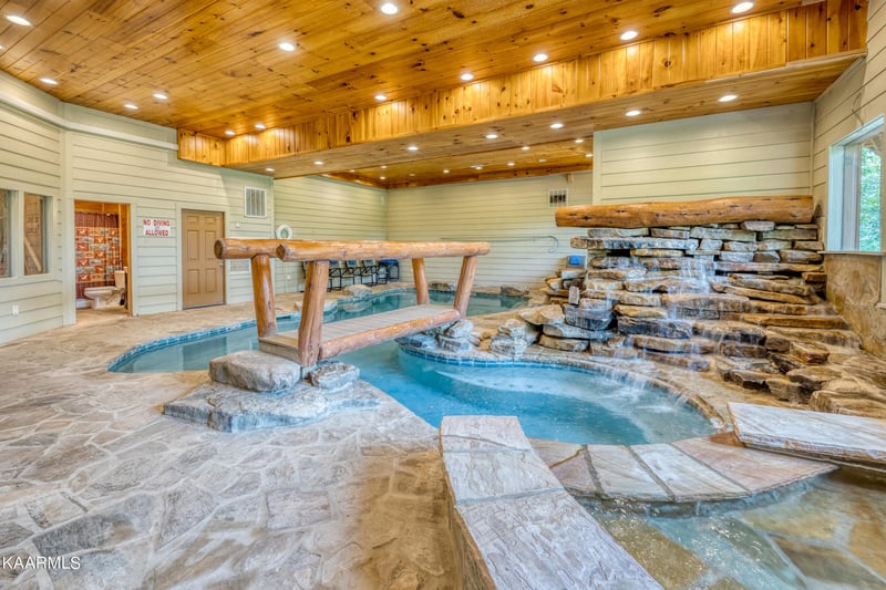 825 Pinecrest Way, Sevierville, TN 37862