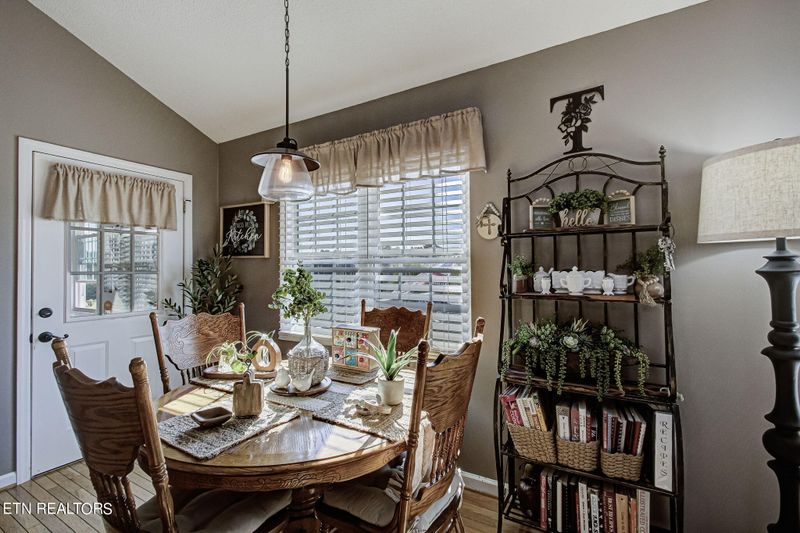 825 Ridge Rd, Madisonville, TN 37354