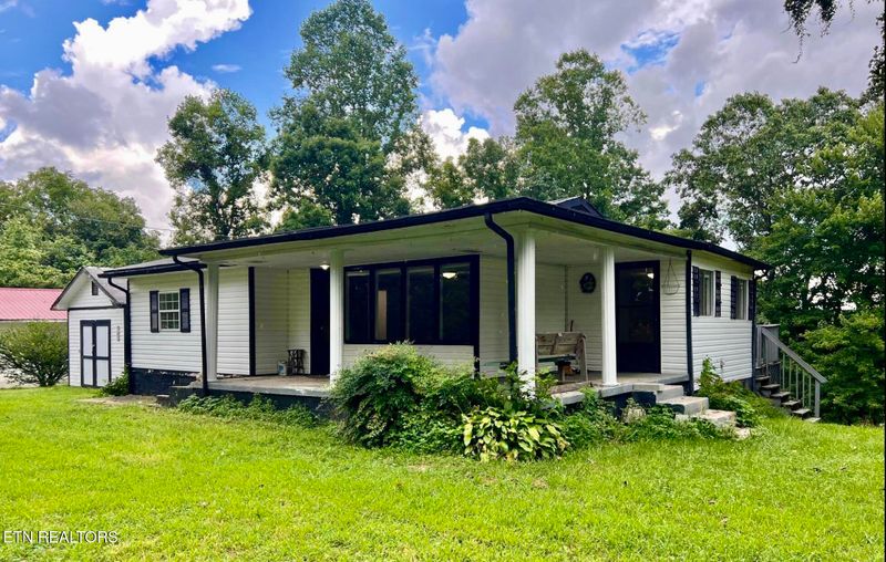 825 River Rd, Jacksboro, TN 37757