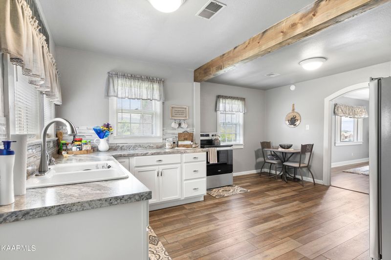 825 S Old Sevierville Pike, Seymour, TN 37865
