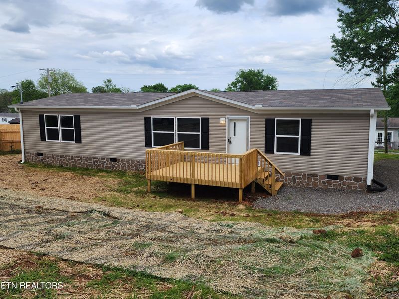 825 Summer St, Loudon, TN 37774