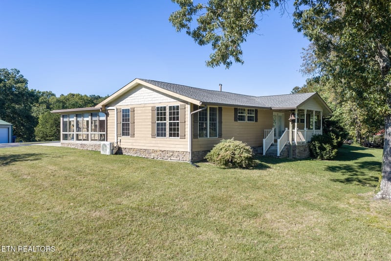 8251 Morgan County Hwy, Sunbright, TN 37872