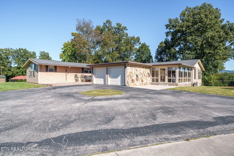 8251 Morgan County Hwy, Sunbright, TN 37872