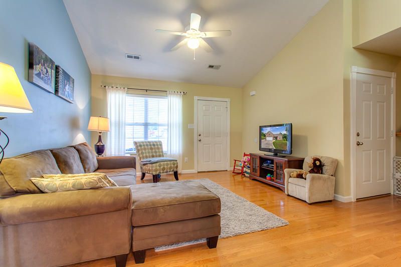 8252 Woodpath Ln, Powell, TN 37849