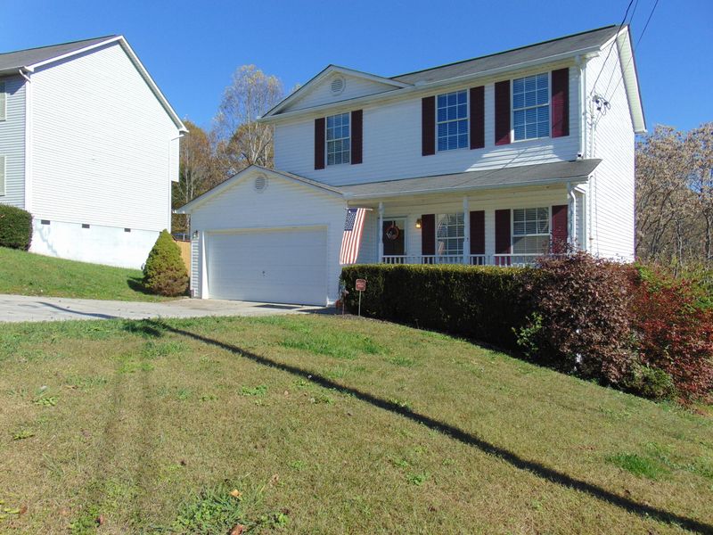 8258 Oak Ter, Powell, TN 37849