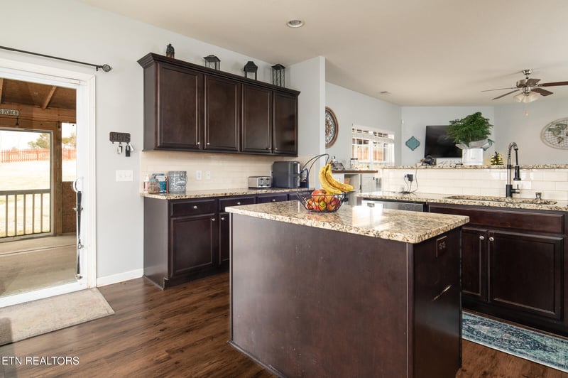 8259 Horseshoe Mesa Tr, Corryton, TN 37721