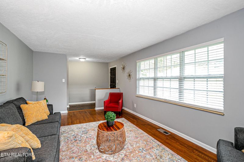 826 Brown Rd, Knoxville, TN 37920