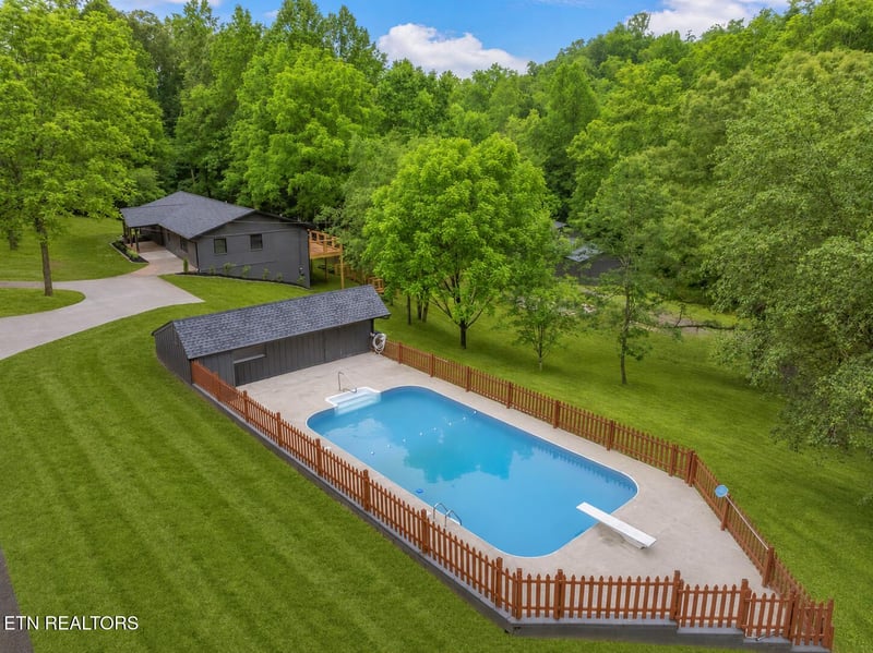 826 Long Mill Rd, Athens, TN 37303