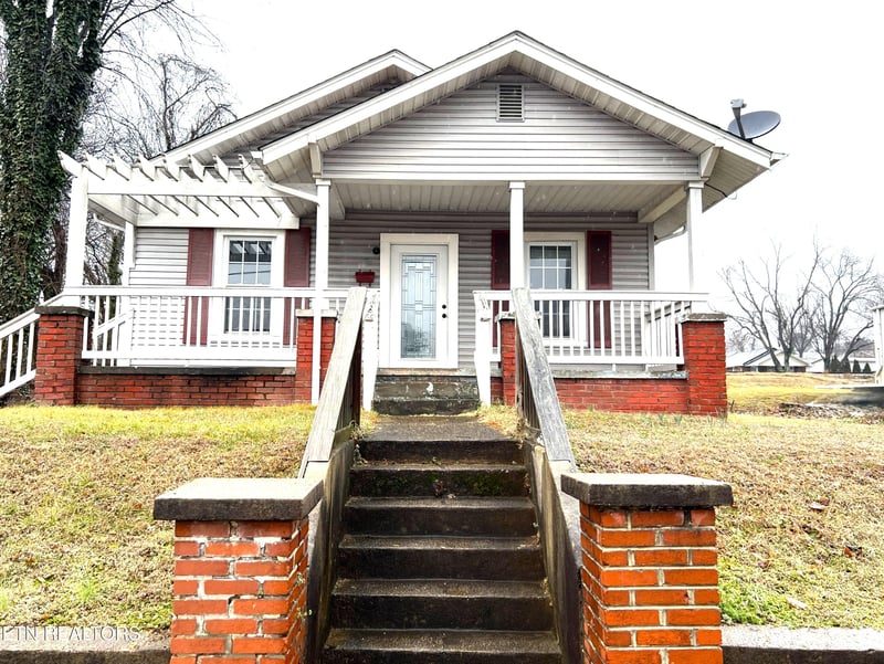 826 Mulberry St, Loudon, TN 37774