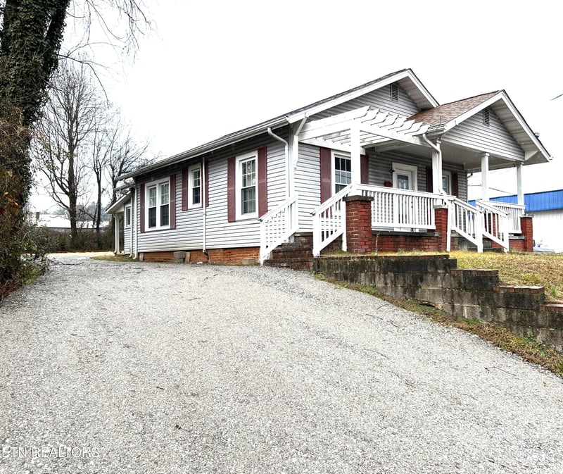 826 Mulberry St, Loudon, TN 37774