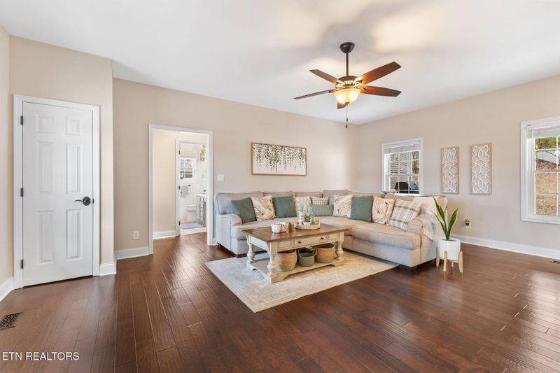 826 Reagan View Ln, Seymour, TN 37865