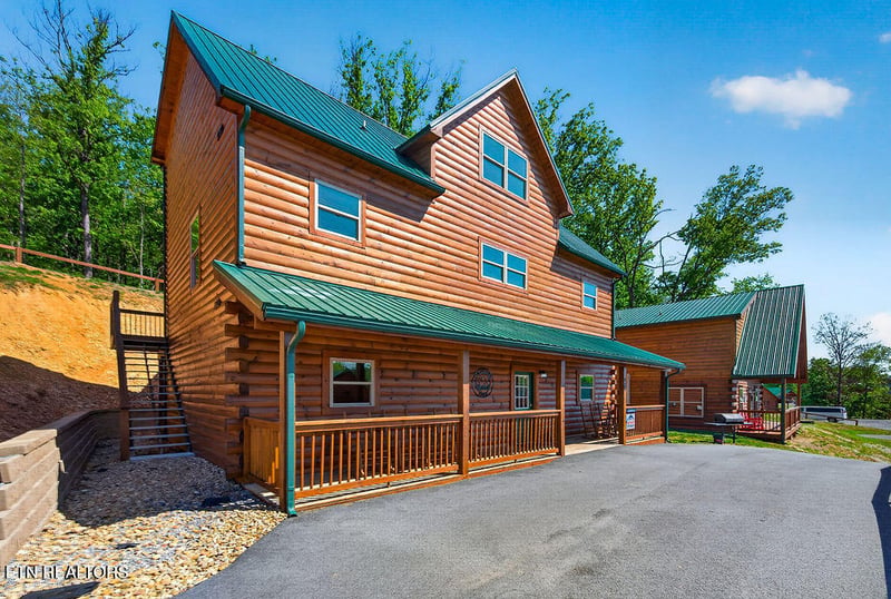 826 String Run Way, Pigeon Forge, TN 37863