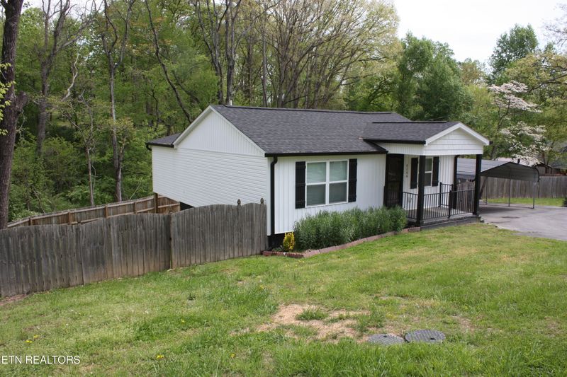 8266 Brickyard Rd, Powell, TN 37849