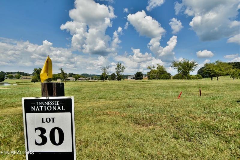 827 Black Bear Cir, Loudon, TN 37774