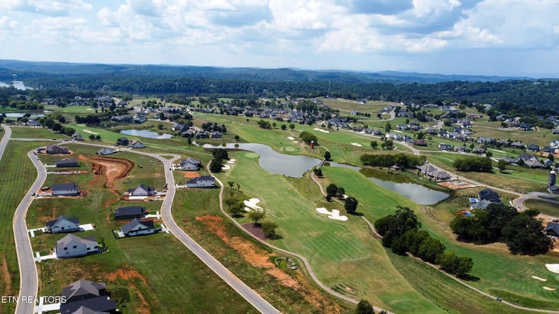 827 Black Bear Cir, Loudon, TN 37774
