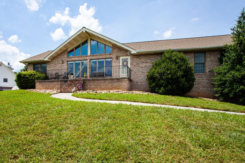 827 Bridle Ct, Seymour, TN 37865