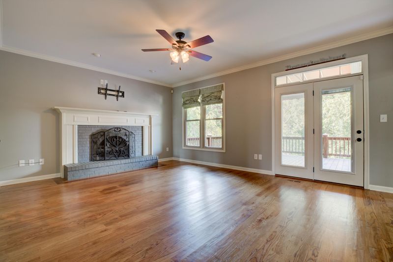 827 Foxfield Ln, Knoxville, TN 37922