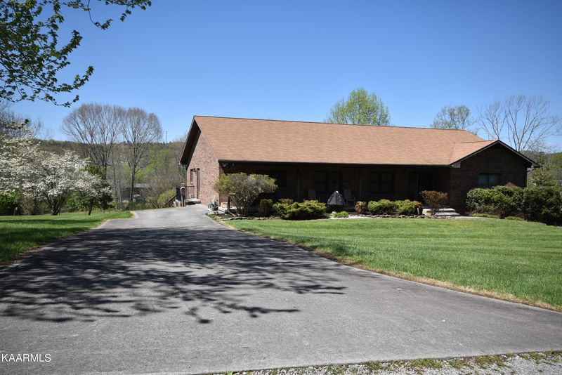827 Hinkle Rd, Seymour, TN 37865