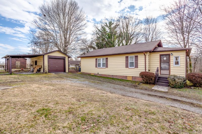 827 Rogers St, Clinton, TN 37716