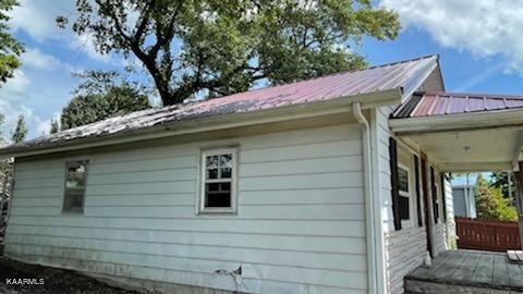 827 S Cumberland Ave, Lafollette, TN 37766