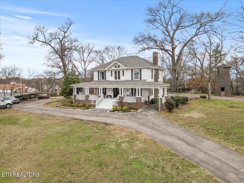 827 W Broadway Ave, Maryville, TN 37801