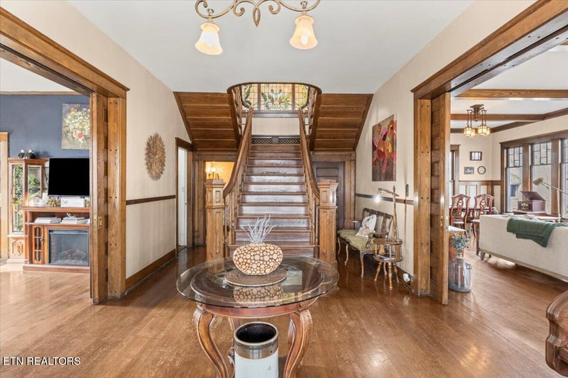 827 W Broadway Ave, Maryville, TN 37801
