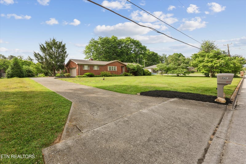 827 W Cunningham St, Alcoa, TN 37701