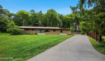 828 Abington Ln, Knoxville, TN 37909