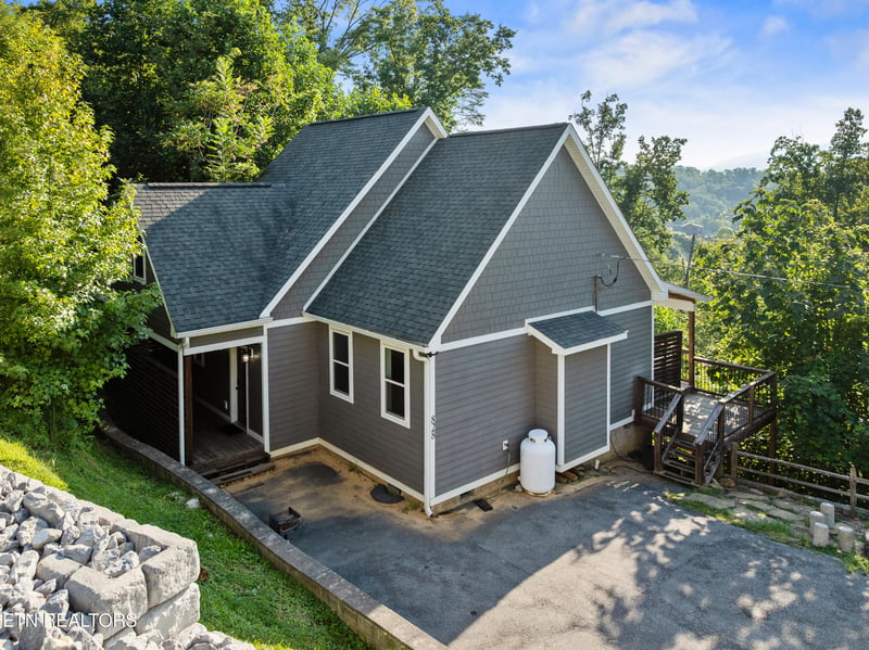 828 Beanstalk Rd, Gatlinburg, TN 37738