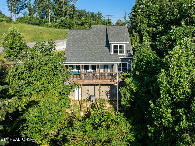 828 Beanstalk Rd, Gatlinburg, TN 37738
