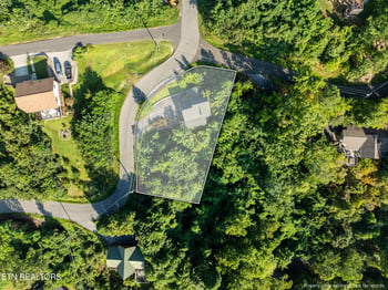 828 Beanstalk Rd, Gatlinburg, TN 37738