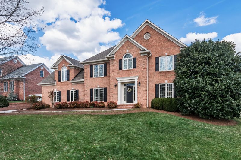 828 Breezeway Dr, Knoxville, TN 37934