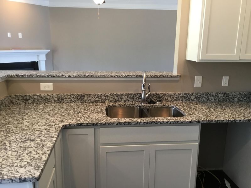 828 Commonwealth Ave, Strawberry Plains, TN 37871