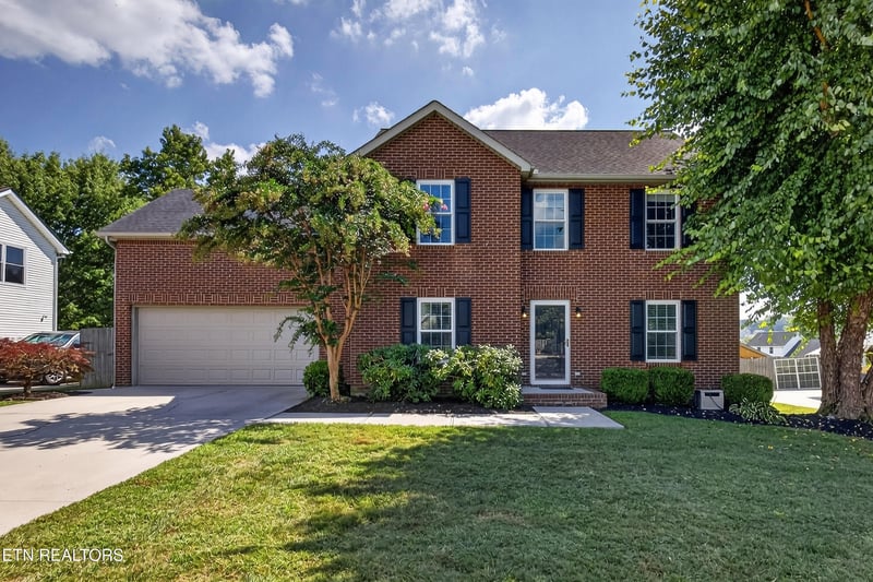 828 Paxton Dr, Knoxville, TN 37918