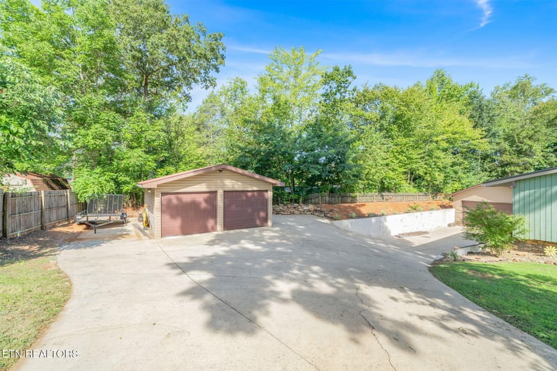 828 Sargent Dr, Kingston, TN 37763