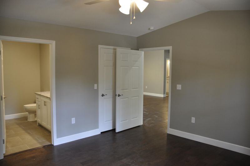 828 Waterview Dr, Crossville, TN 38555