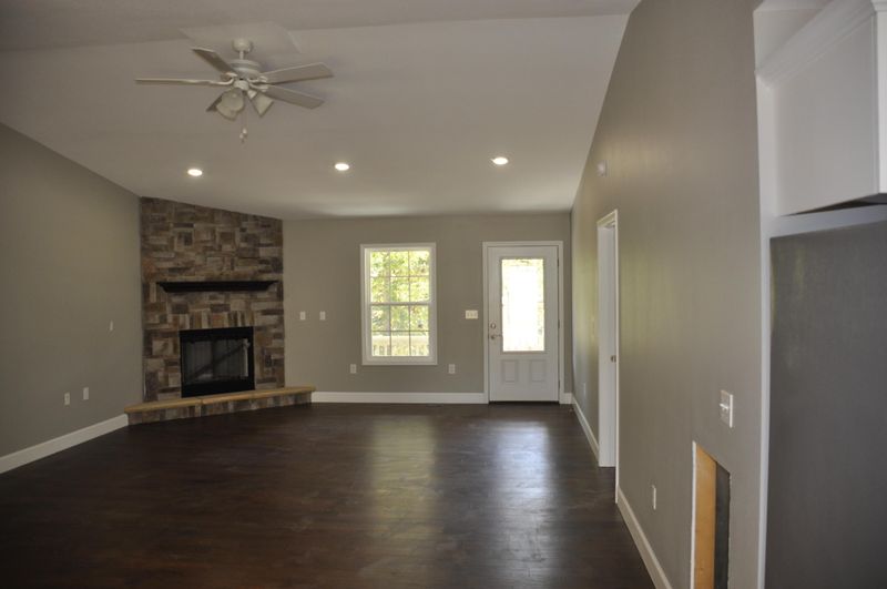 828 Waterview Dr, Crossville, TN 38555