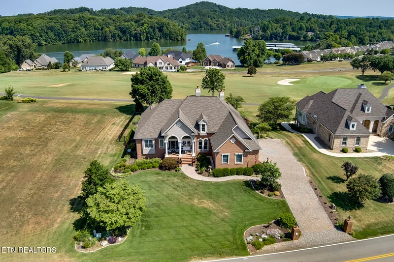 829 Rarity Bay Pkwy, Vonore, TN 37885