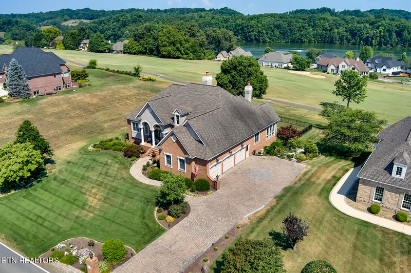 829 Rarity Bay Pkwy, Vonore, TN 37885