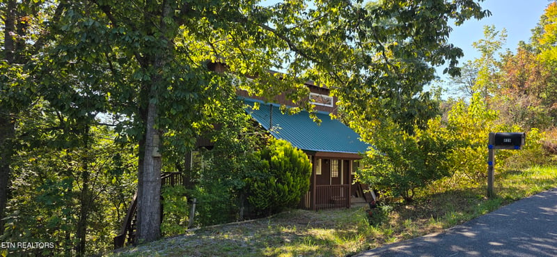 829 W Gold Dust Dr, Pigeon Forge, TN 37863