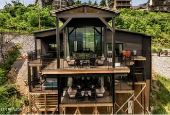 829 Wiley Oakley Dr, Gatlinburg, TN 37738