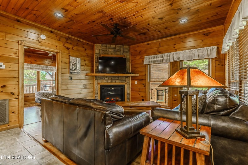 830 Great Smoky Way, Gatlinburg, TN 37738