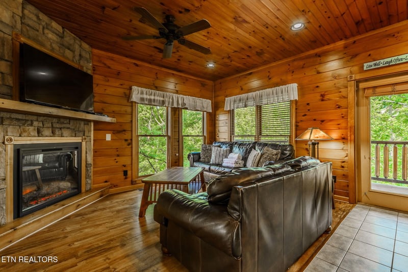 830 Great Smoky Way, Gatlinburg, TN 37738