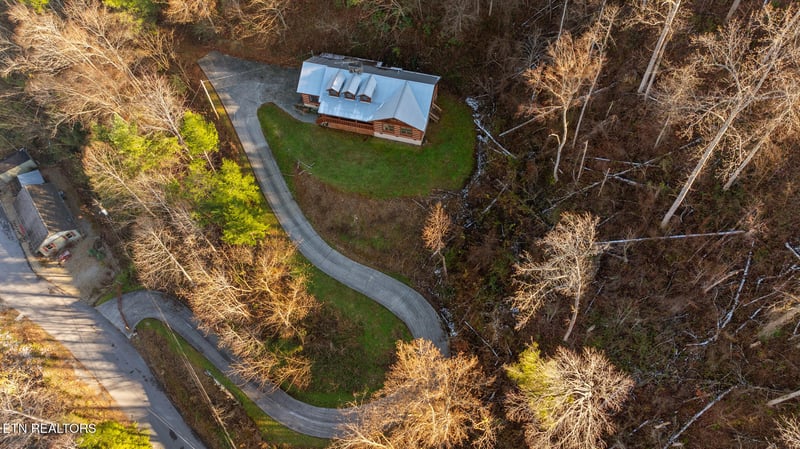 830 Sleepy Hollow Rd, Gatlinburg, TN 37738